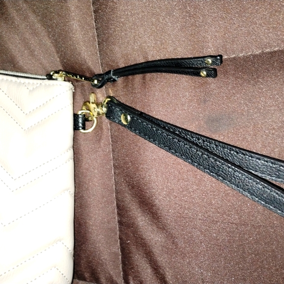 Betsey Johnson Tan Zig Zag Quilted Wristlet / Clutch / Cosmetics bag **New** - Picture 6 of 6